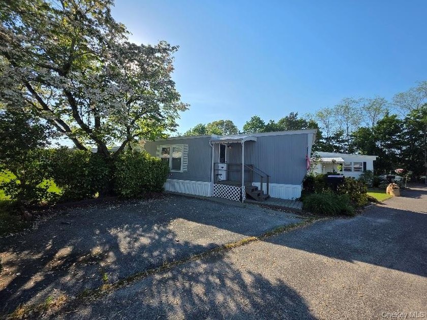 Spacious 3-bedroom, 1.5-bath mobile home filled with charm - photo 3
