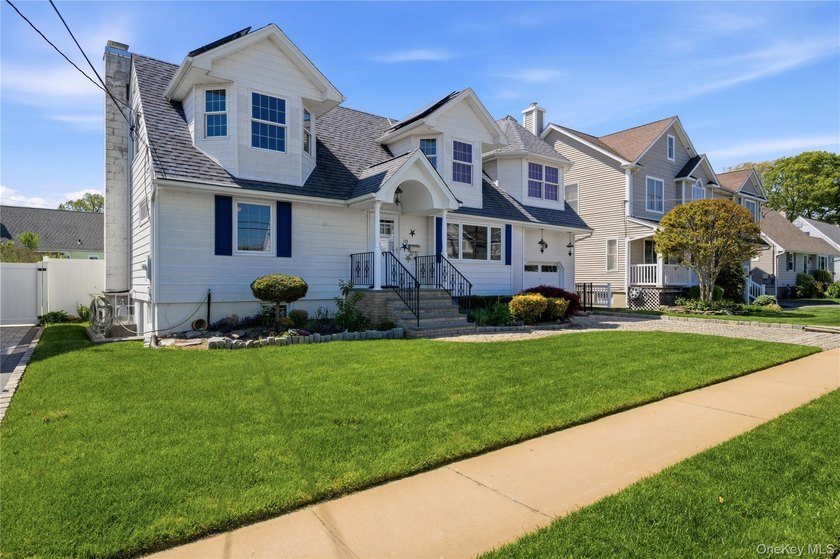 Welcome to this beautifully upgraded and meticulously maintained - photo 2