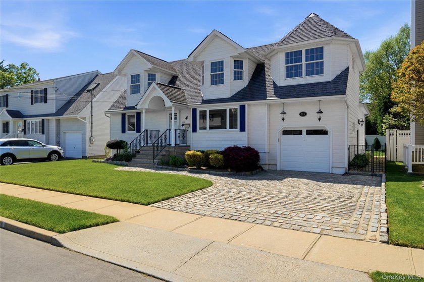 Welcome to this beautifully upgraded and meticulously maintained - photo 3