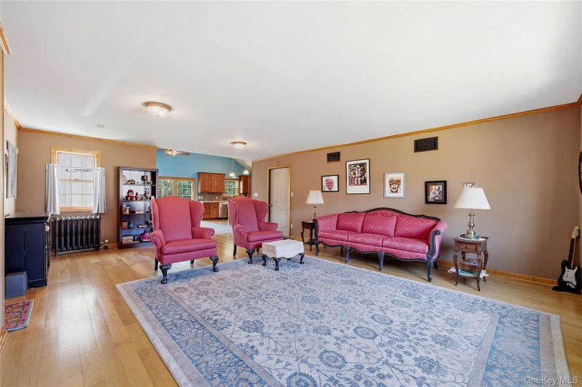 Welcome to this beautifully upgraded and meticulously maintained - photo 4