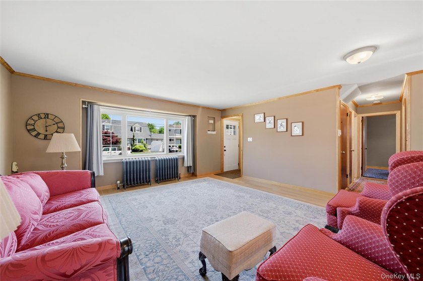 Welcome to this beautifully upgraded and meticulously maintained - photo 6