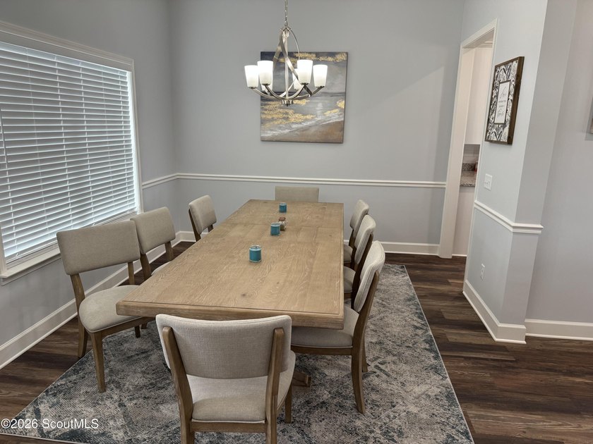 House features a large lot on approximately 30 Acre Lake, Stucco - photo 4
