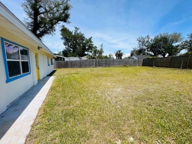 Renovated 3BR/2BA home on a spacious 0.28 acre lot in a quiet - photo 8