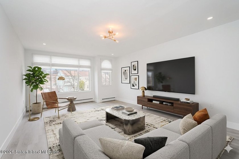 Fully Renovated Townhouse Near Forest Ave - Building size 14x42 - photo 3