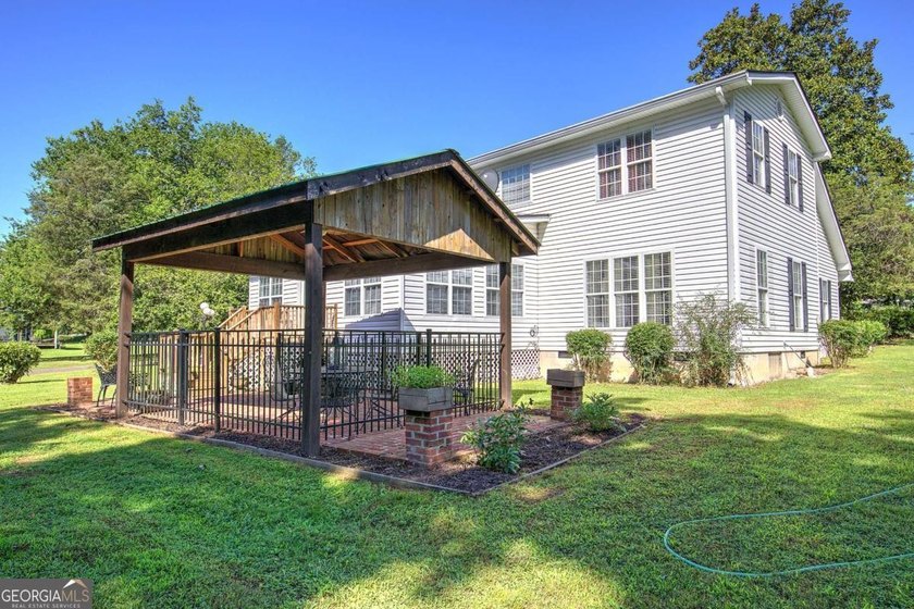 Nestled on 2.83 beautifully landscaped acres surrounded by - photo 45