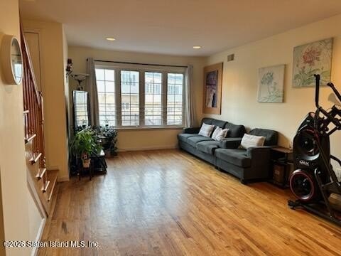 Desirable Willowbrook, large townhouse, 3 bedrooms, 4 baths. MBR - photo 6