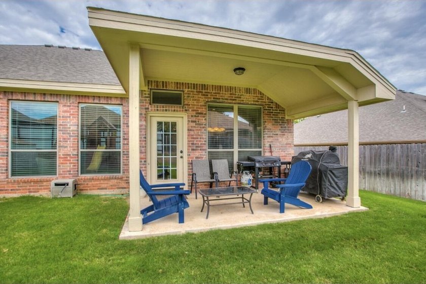 This beautiful 4 bedroom, 2 bath home is ready for its new - photo 2
