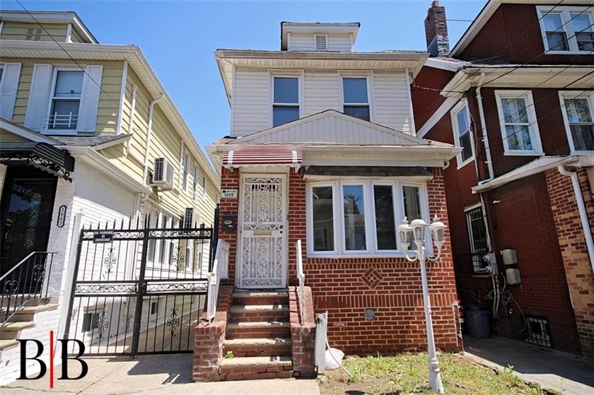 Well Kept Detached 1 family located in Old Mill Basin which - photo 3