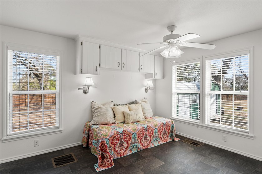 Well-maintained 2-bedroom, 1.5-bath tiny home situated on 1.39 - photo 13