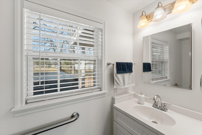Well-maintained 2-bedroom, 1.5-bath tiny home situated on 1.39 - photo 14