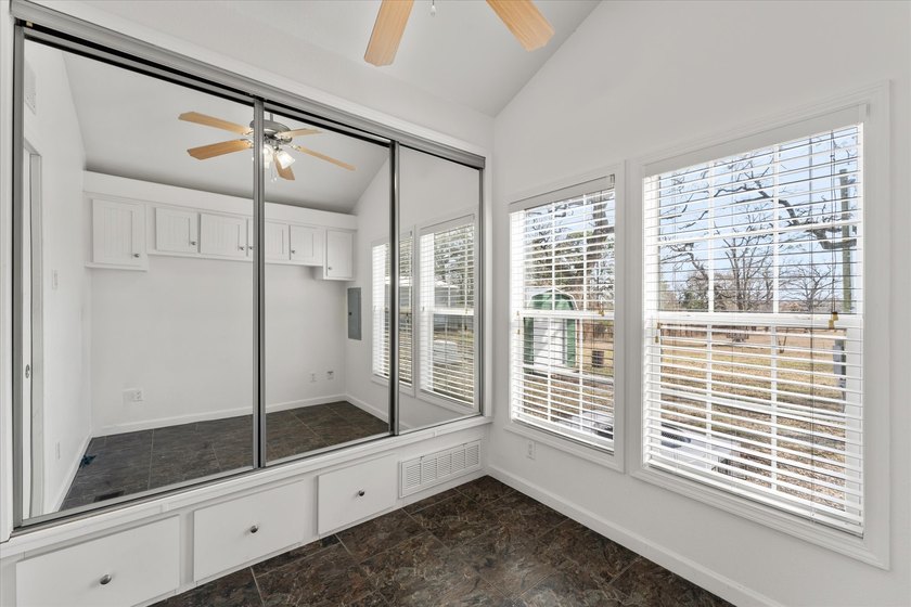 Well-maintained 2-bedroom, 1.5-bath tiny home situated on 1.39 - photo 15
