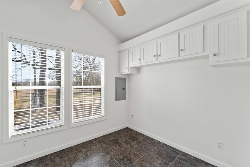 Well-maintained 2-bedroom, 1.5-bath tiny home situated on 1.39 - photo 16