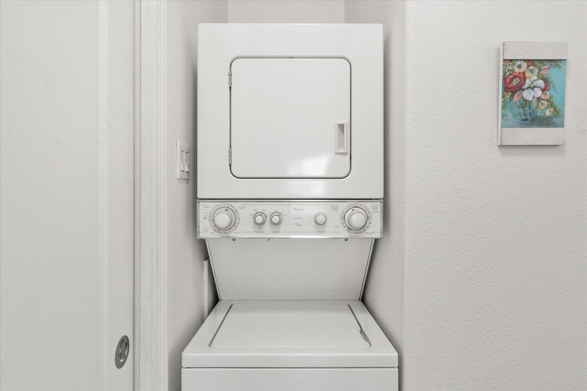 Well-maintained 2-bedroom, 1.5-bath tiny home situated on 1.39 - photo 17