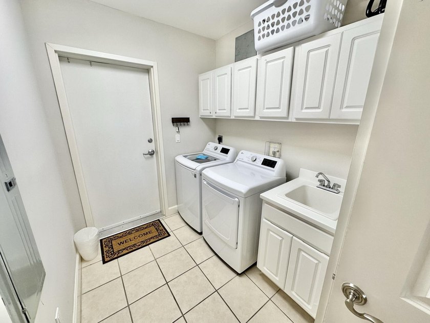 Finally! A one-story, walk-in level, 3-bedroom, 3-bath home on - photo 19