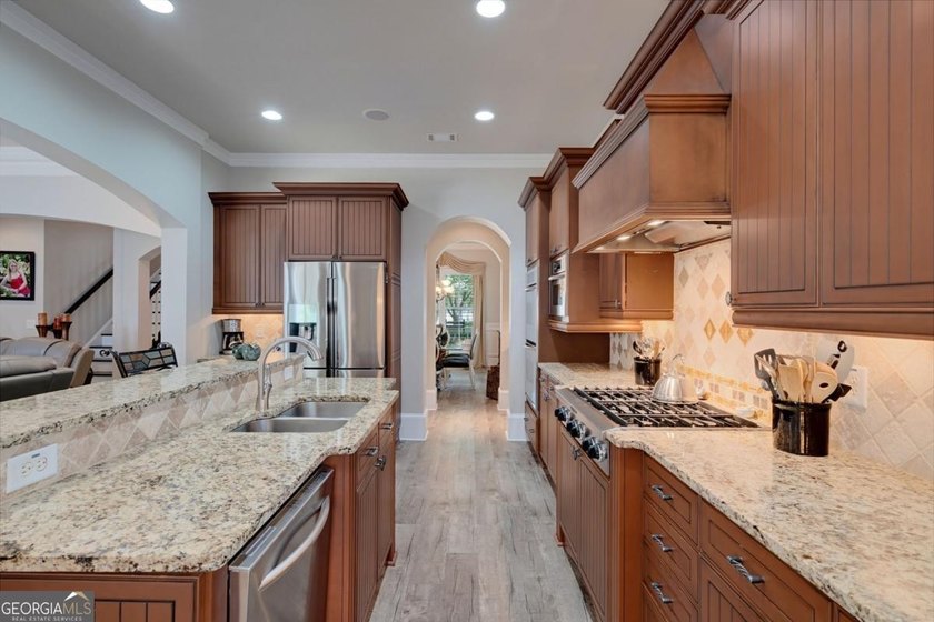 Welcome to 300 Horseshoe Bend, a beautifully maintained home - photo 9