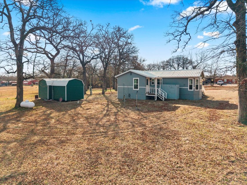 Well-maintained 2-bedroom, 1.5-bath tiny home situated on 1.39 - photo 20
