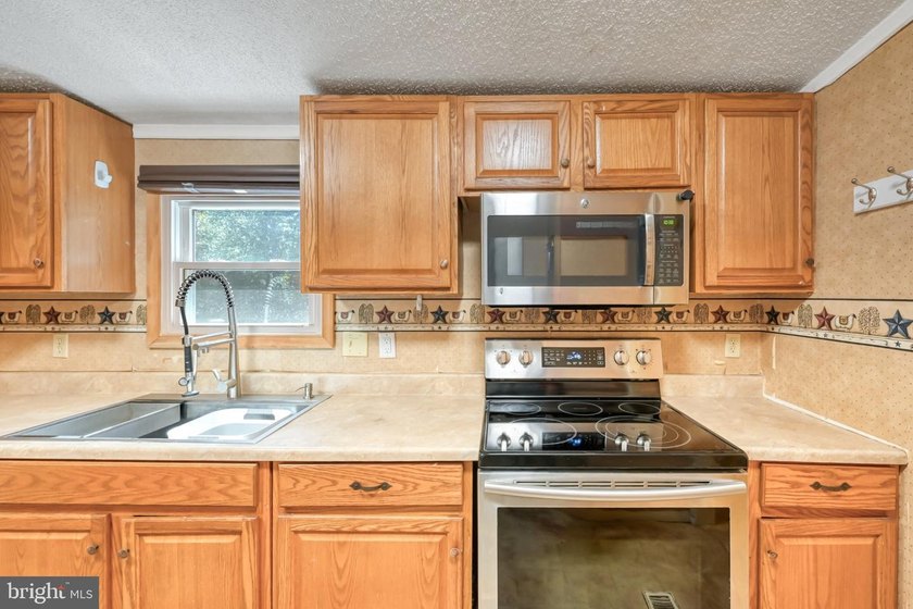 Nestled in the peaceful Halwick Estates community, this - photo 21