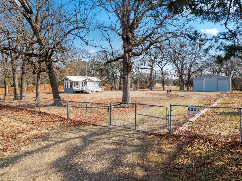Well-maintained 2-bedroom, 1.5-bath tiny home situated on 1.39 - photo 21