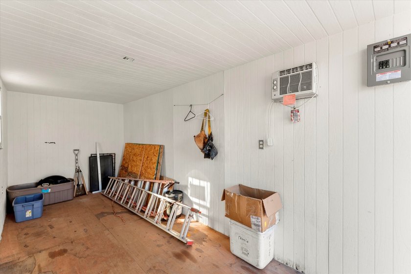 Well-maintained 2-bedroom, 1.5-bath tiny home situated on 1.39 - photo 24