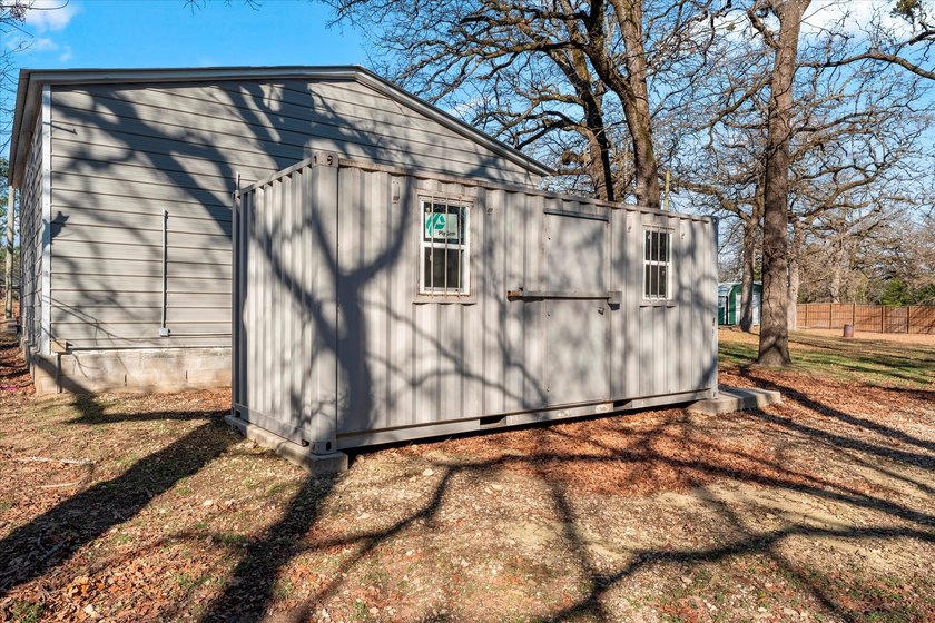Well-maintained 2-bedroom, 1.5-bath tiny home situated on 1.39 - photo 25