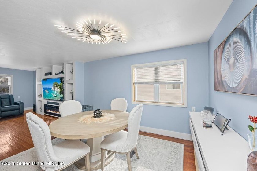 Beautifully maintained smart two-family home in a prime - photo 6