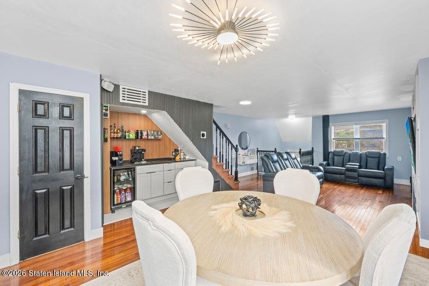 Beautifully maintained smart two-family home in a prime - photo 7