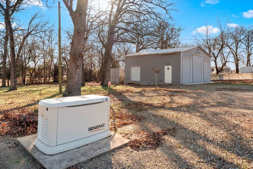 Well-maintained 2-bedroom, 1.5-bath tiny home situated on 1.39 - photo 29
