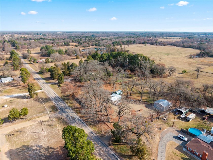 Well-maintained 2-bedroom, 1.5-bath tiny home situated on 1.39 - photo 33