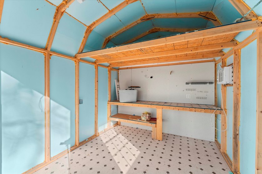 Well-maintained 2-bedroom, 1.5-bath tiny home situated on 1.39 - photo 36