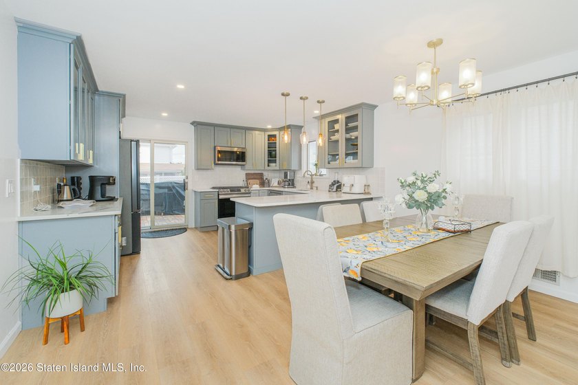 Welcome to 287 Abingdon Ave, a fully renovated three-bedroom - photo 7