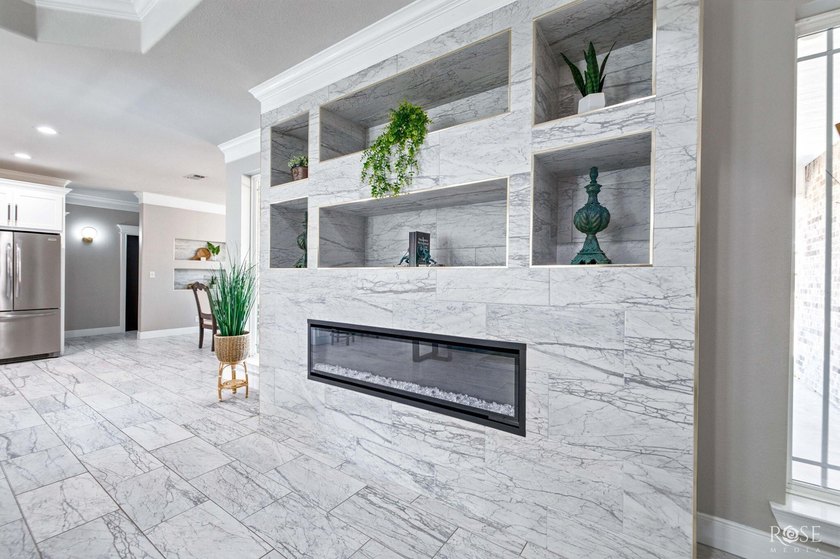 Welcome to this exquisite residence in the highly desirable - photo 5