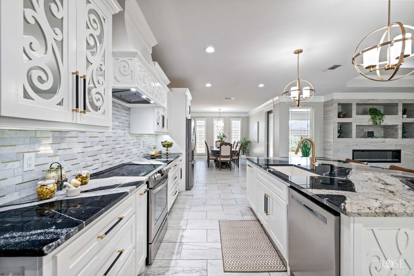 Welcome to this exquisite residence in the highly desirable - photo 9