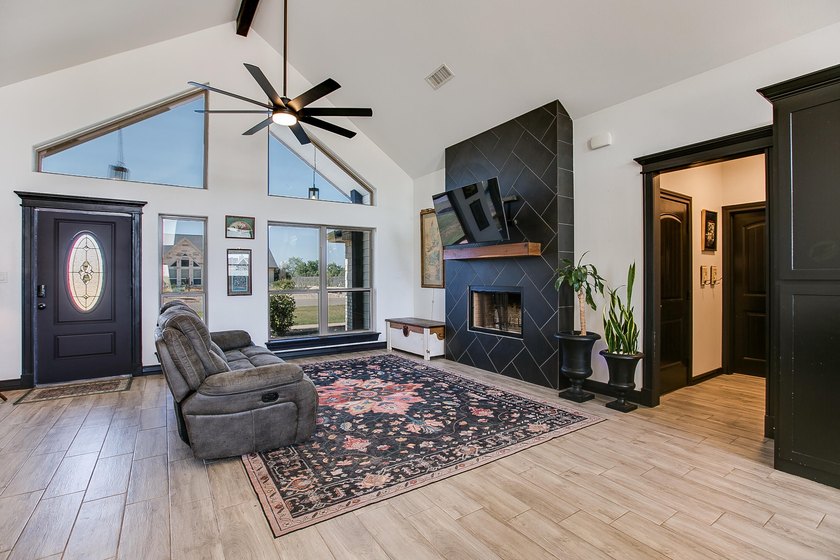Welcome to 3544 Jaguar Trl in Buffalo Heights- where modern - photo 5