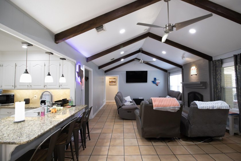 Welcome to your new home! This split bedroom plan not only gives - photo 4
