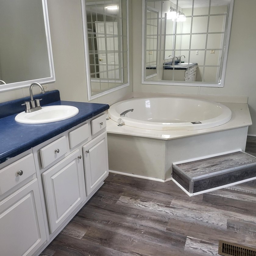 Welcome to this 1,900-square-foot mobile home situated on 5 - photo 13