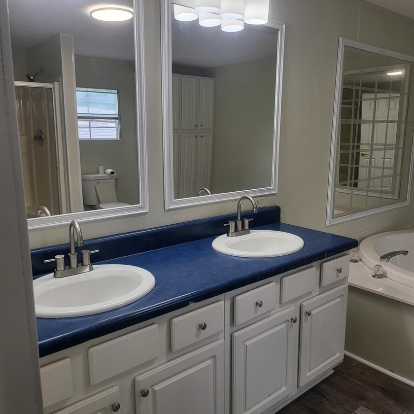 Welcome to this 1,900-square-foot mobile home situated on 5 - photo 14