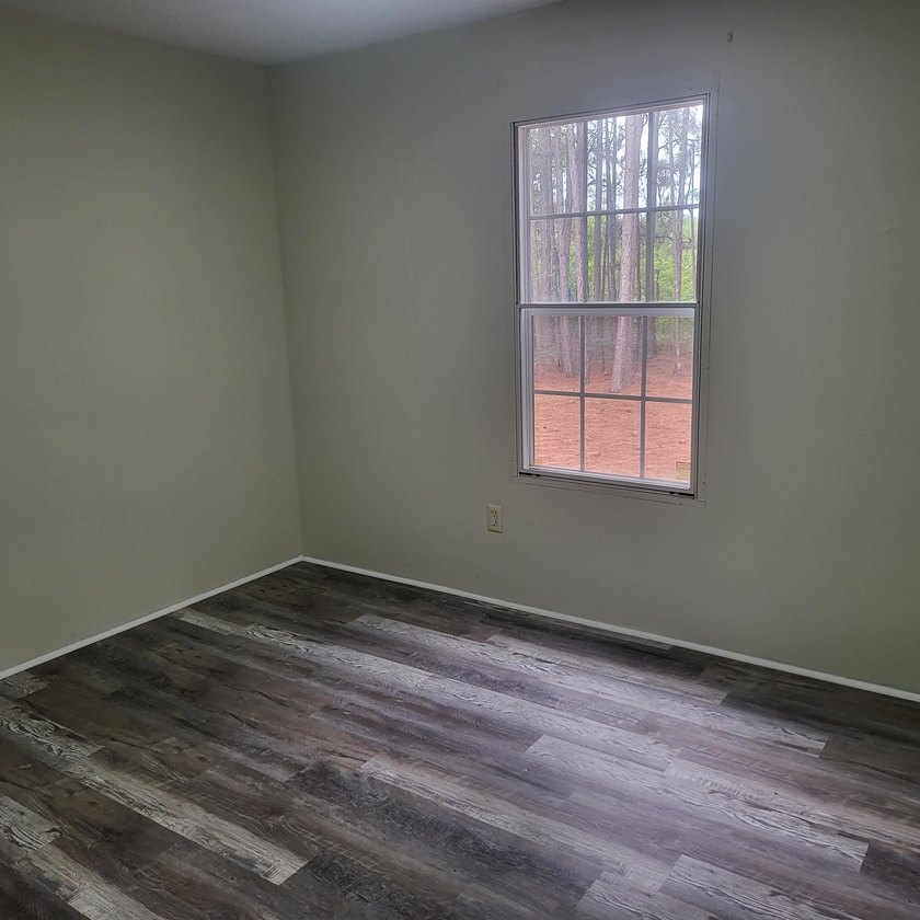 Welcome to this 1,900-square-foot mobile home situated on 5 - photo 18
