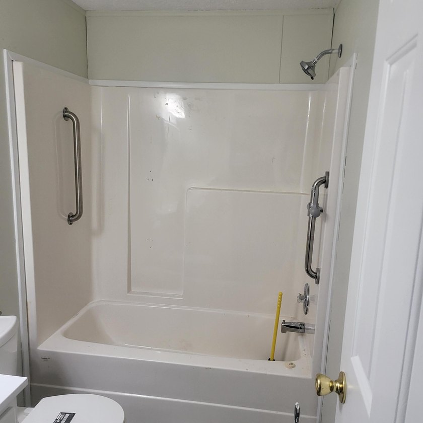 Welcome to this 1,900-square-foot mobile home situated on 5 - photo 21