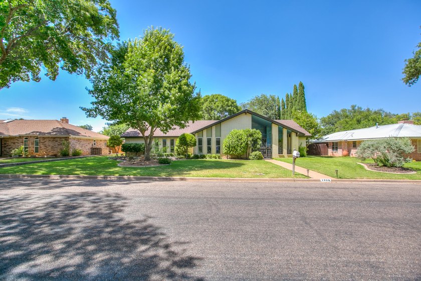 It's rare to find a home this meticulously maintained. 3BD/2BA - photo 2