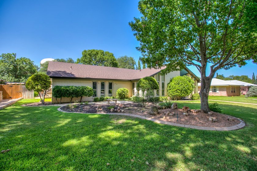 It's rare to find a home this meticulously maintained. 3BD/2BA - photo 4