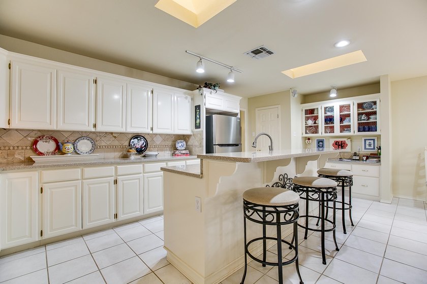 Located at 5511 Fairway Drive in Bentwood Country Club, San - photo 4