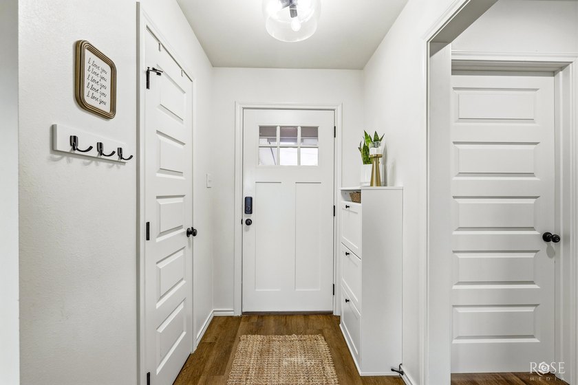 Welcome home to this beautifully 2023 maintained one-owner - photo 4