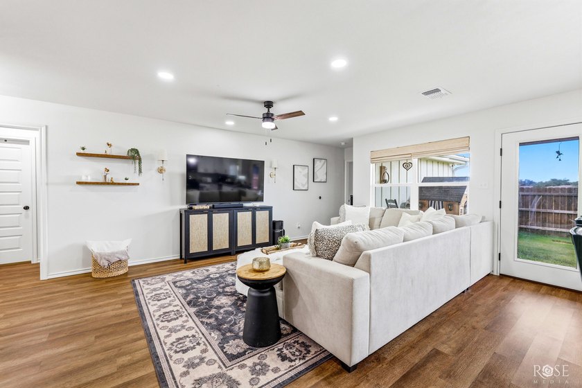 Welcome home to this beautifully 2023 maintained one-owner - photo 6