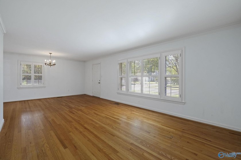 Welcome home to one of Blossomwood's favorite neighborhoods! - photo 8