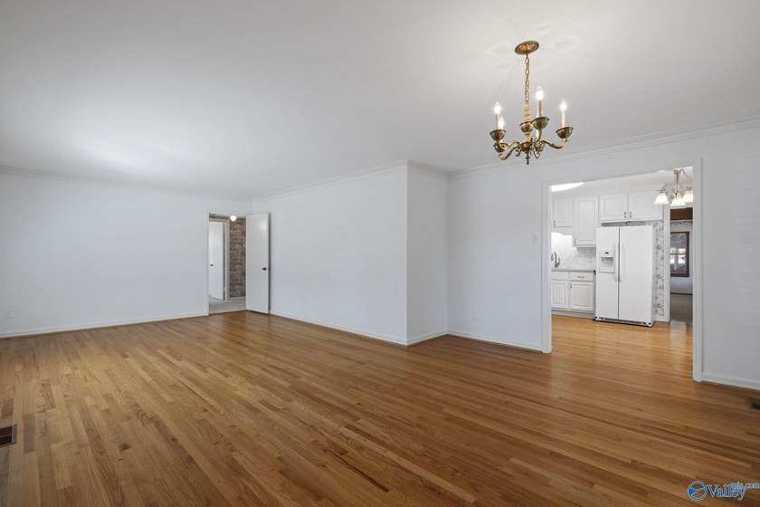 Welcome home to one of Blossomwood's favorite neighborhoods! - photo 9