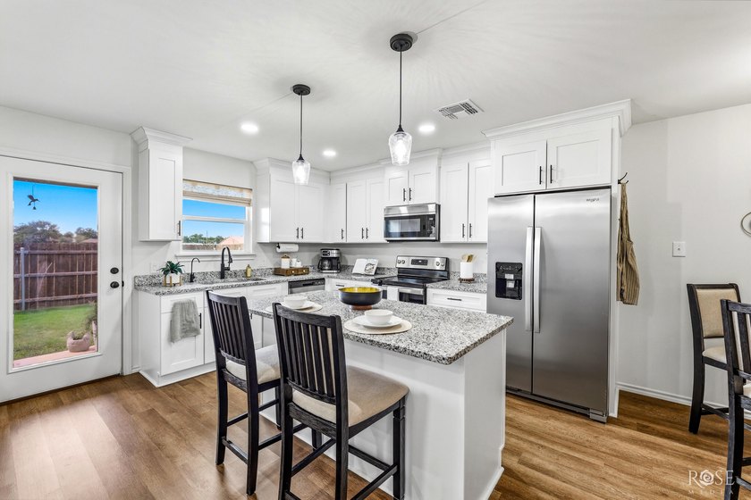 Welcome home to this beautifully 2023 maintained one-owner - photo 9