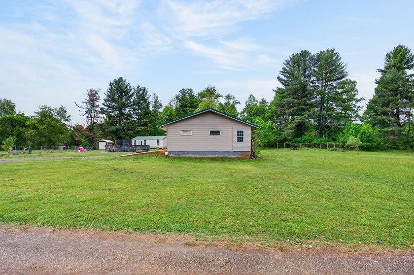 Enjoy the perfect blend of country living and outdoor adventure - photo 11