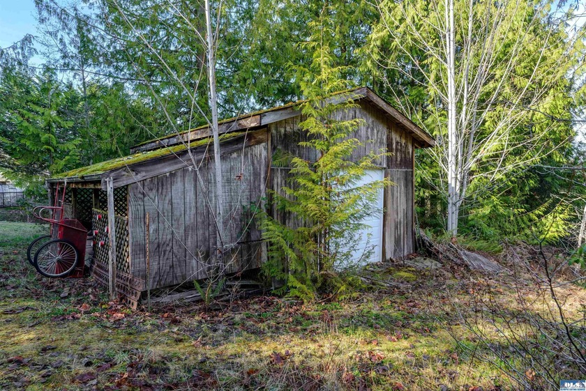 **Easy-access 5-acre property with private well and power - photo 16