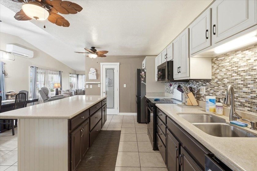 Live the Kihei lifestyle you've been dreaming of. This upgraded - photo 17
