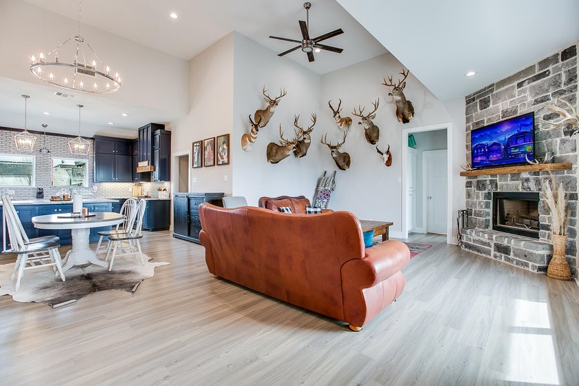 Check out this extraordinary 4 bed 3 bath home close to - photo 9